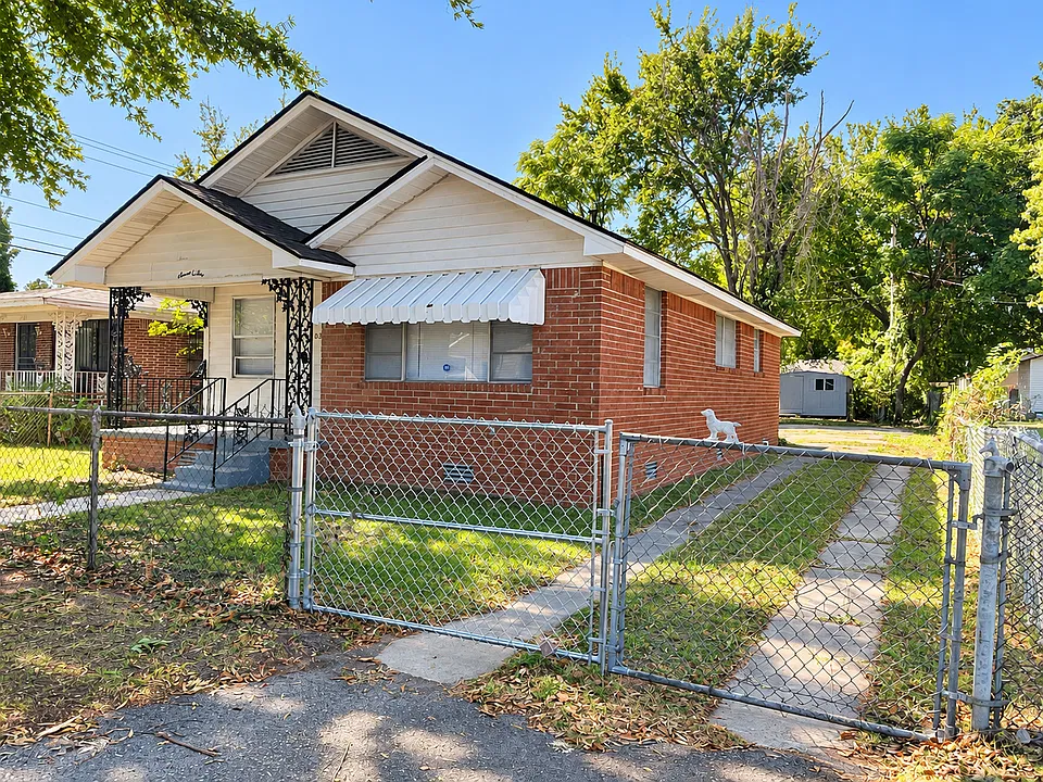 705 Walnut St