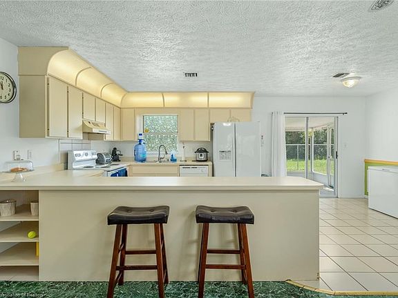 4th image of 1035 Ixora St