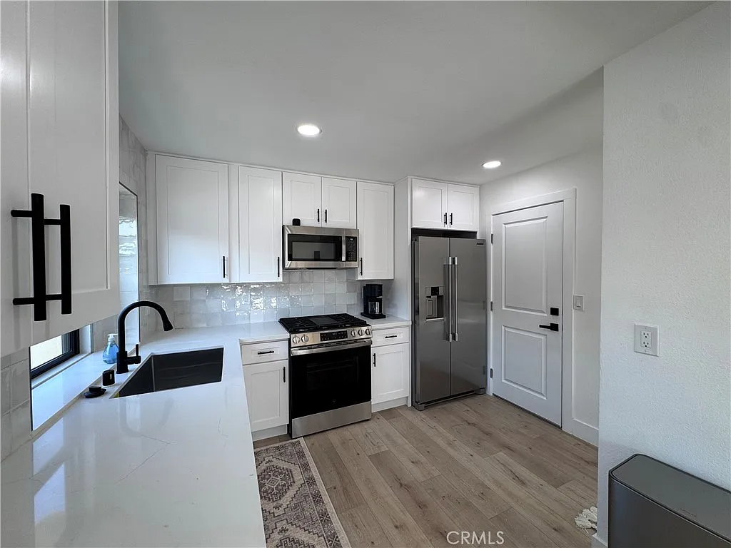 1 bed, 903 sqft, $4,000 — Photo 2