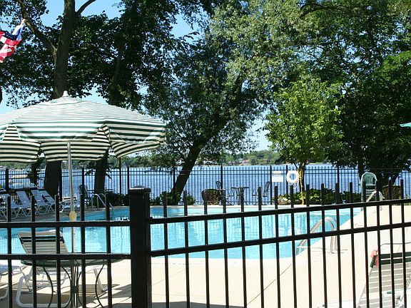 5th image of 415 Country Lane Ct #33-2