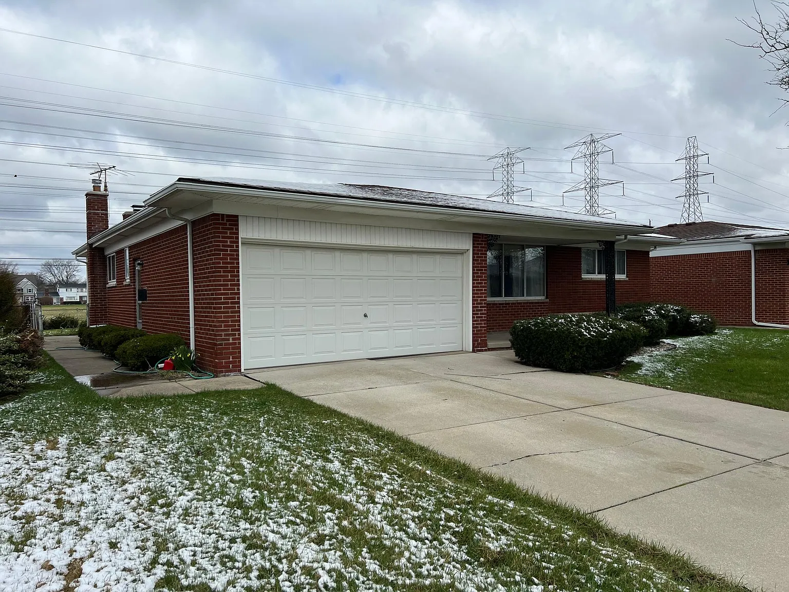 3 bed, 1.5 bath, 1453 sqft, $2,200 — Photo 1