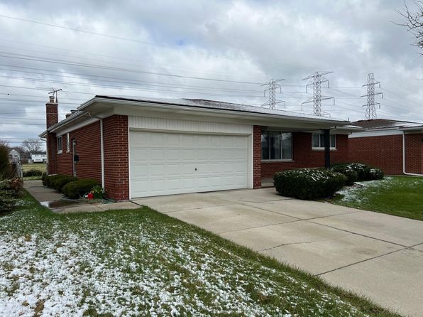 32403 Lancaster Dr