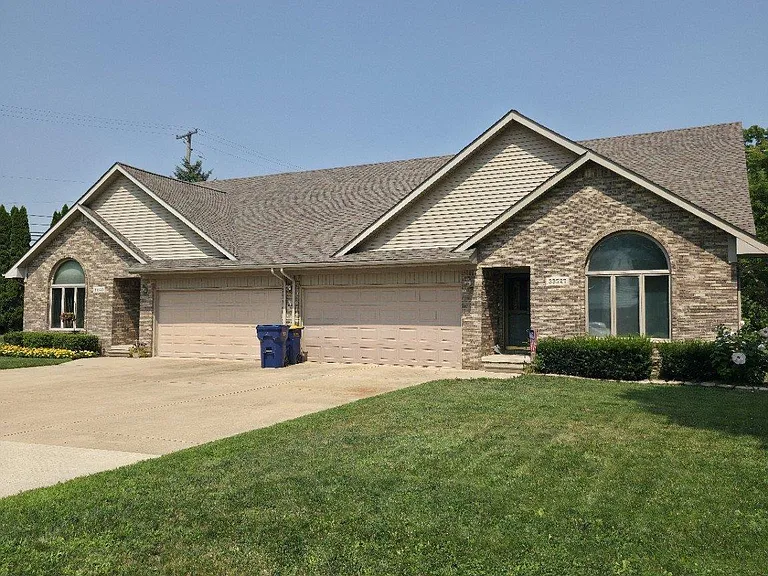 33527 Roselawn Dr — Photo 1