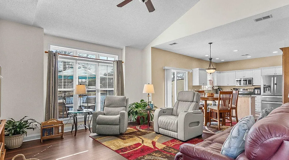 3 bed, 2.5 bath, 1640 sqft, $2,000 — Photo 3