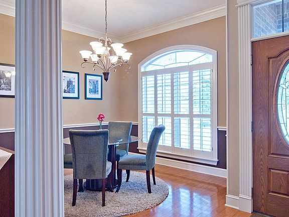 5th image of 700 Royal Adelade Dr