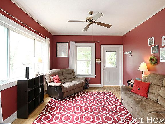 4th image of 481 Graceland St NE