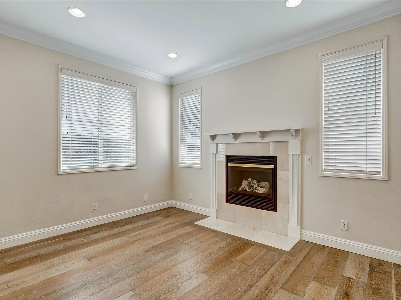 3 bed, 2.5 bath, 1714 sqft, $4,800 — Photo 3