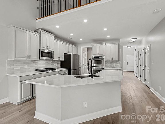 3rd image of 2326 Donnington Ln NW