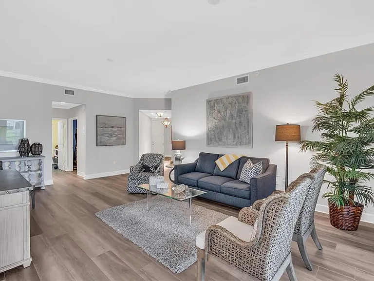 5204 Bouchard Cir #102 — Photo 8
