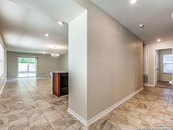 4th image of 8122 ASSUMPTION DR