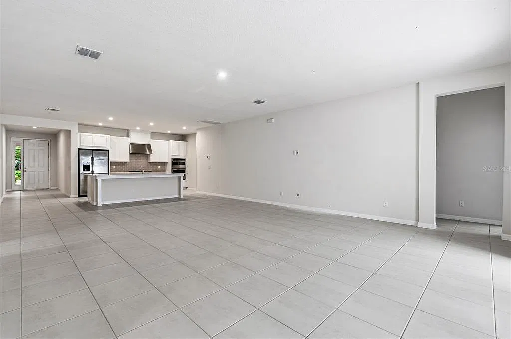 4 bed, 4.5 bath, 3002 sqft, $3,950 — Photo 4