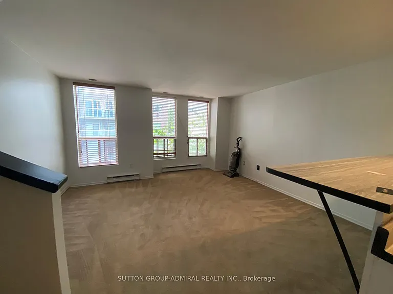 177 Logan Ave #UPPER — Photo 13