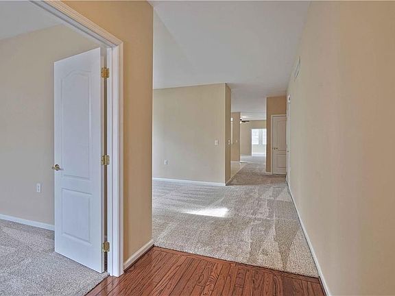 2nd image of 2926 Lifford Ln