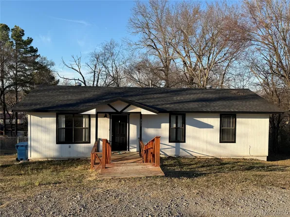 203 E Cedar Ave, Wilburton, OK 74578