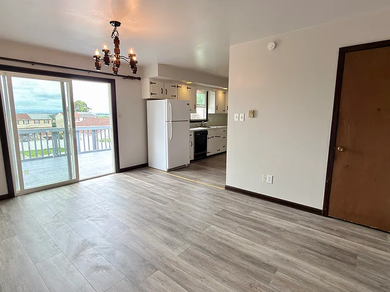 1015 E Hamilton St — Photo 11