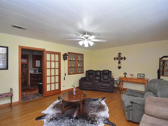 4th image of 410 5th St