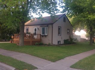 1402 N Charlotte St, Appleton, WI 54911