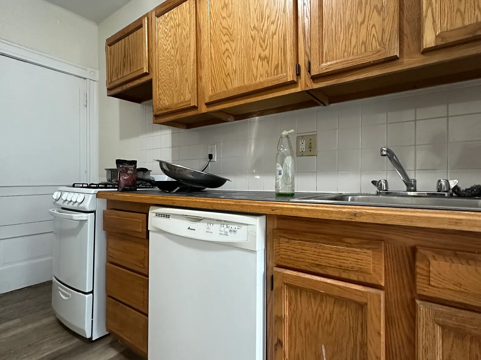 3 bed, 9999 sqft, $3,195 — Photo 2