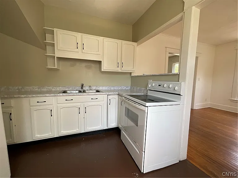 700 Nellis St E — Photo 25