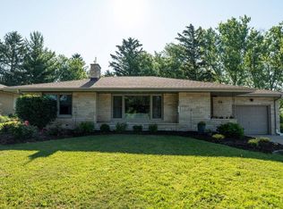124 Genesee St, Delafield, WI 53018