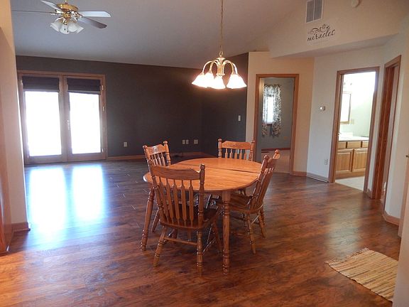 5th image of 19 Laurel Ln