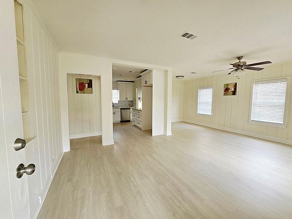 3rd image of 1300 Brazos St