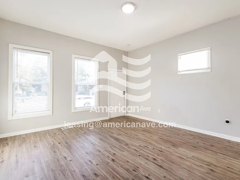 556944_004_living_room_14119271.jpg