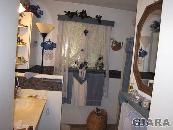 3rd image of 643 Highland Dr