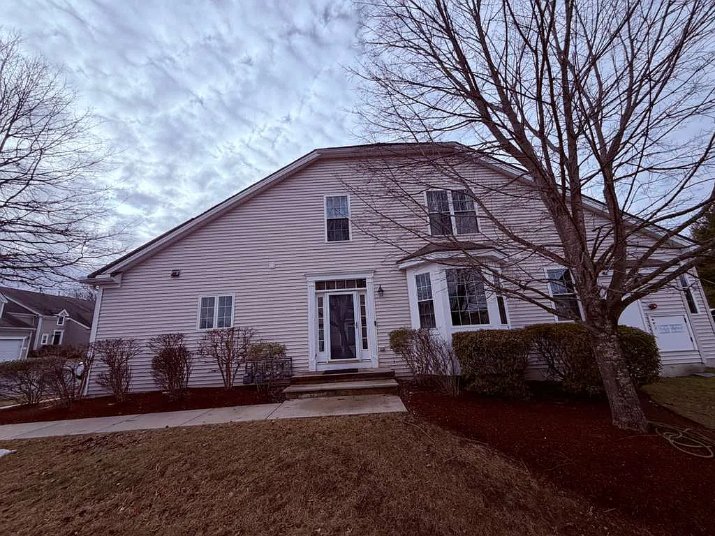 3 bed, 2.5 bath, 3105 sqft, $3,500 — Photo 3