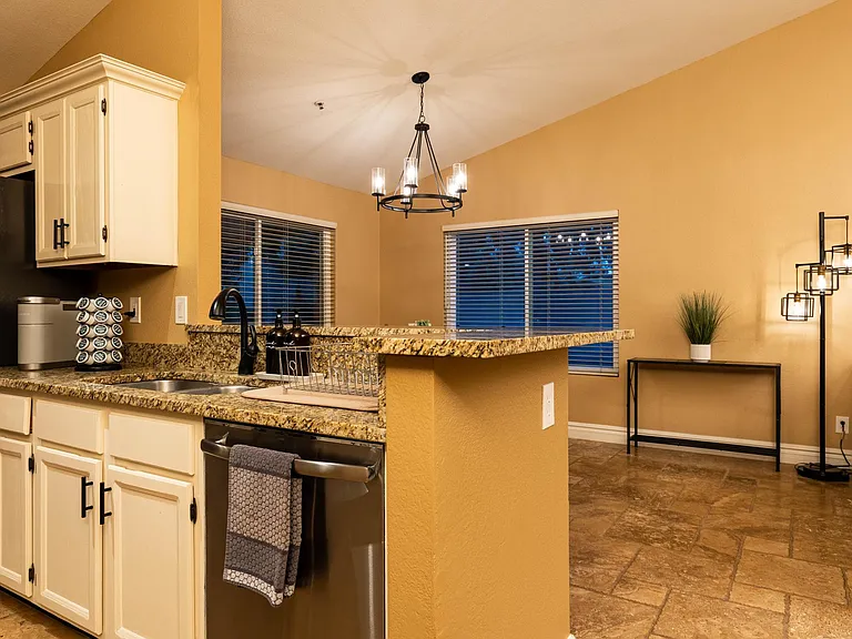10371 E Davenport Dr — Photo 10