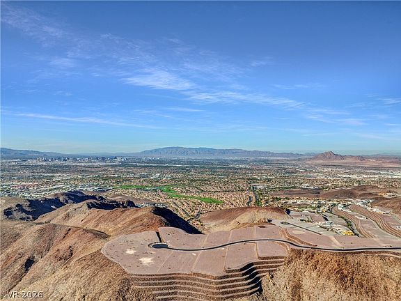 3rd image of 105 Cloudrock Ct