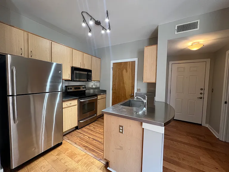1803 Broadway #403 — Photo 2