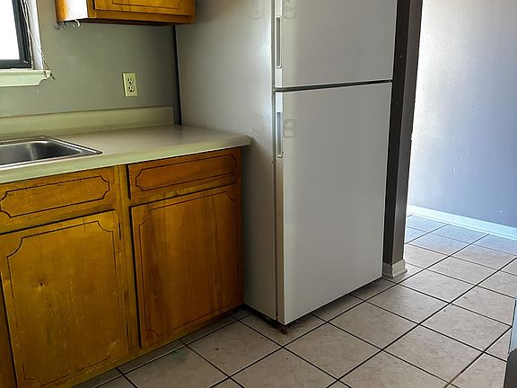 4th image of 1060 W 11th Ct