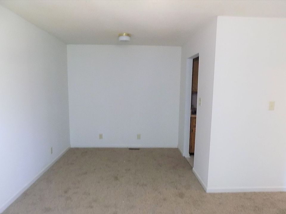 1st image of 210 Beech St APT B