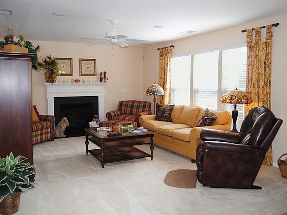 3rd image of 105 Brookhollow Dr