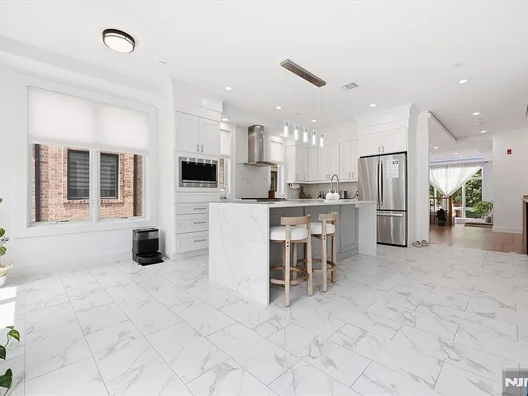 30 Lafayette Ave — Photo 10