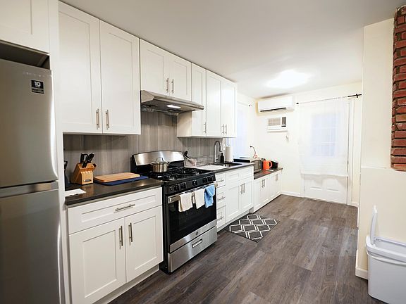 5th image of 33-14 204th St
