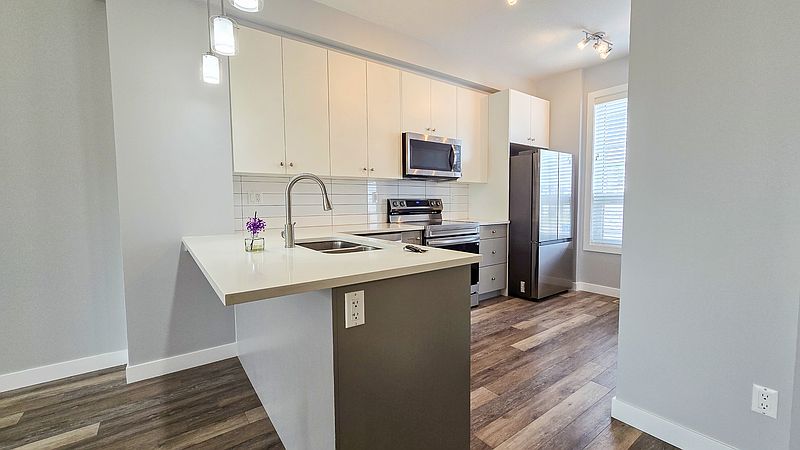 Calgary Townhouse for rent - 2 Bedrooms — photo 2