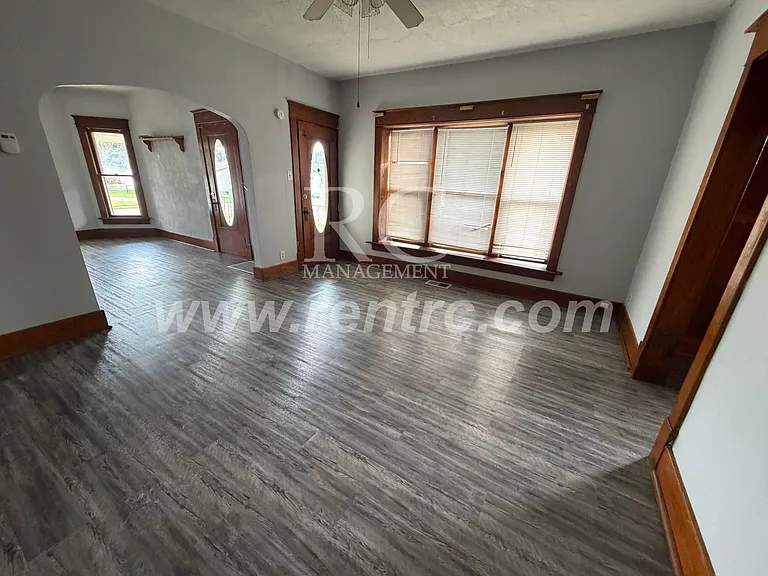 302 McKinley St — Photo 9