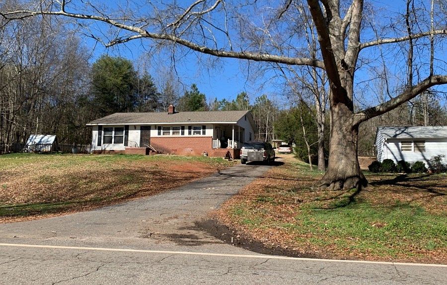 2nd image of 226 Sangamo Rd