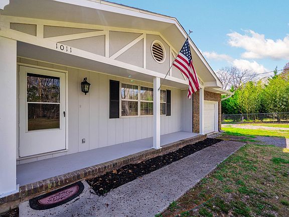 3rd image of 1011 Grand Center Rd