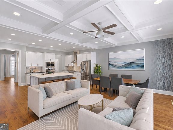 3rd image of 688 Lockton Pl