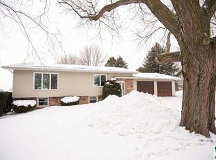 104 Cambier Dr, Alton, IA 51003