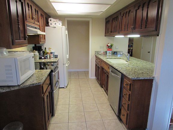 4th image of 106 Azure Dr