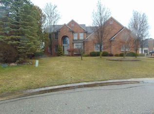 3904 Kaeleaf Rd, Lake Orion, MI 48360