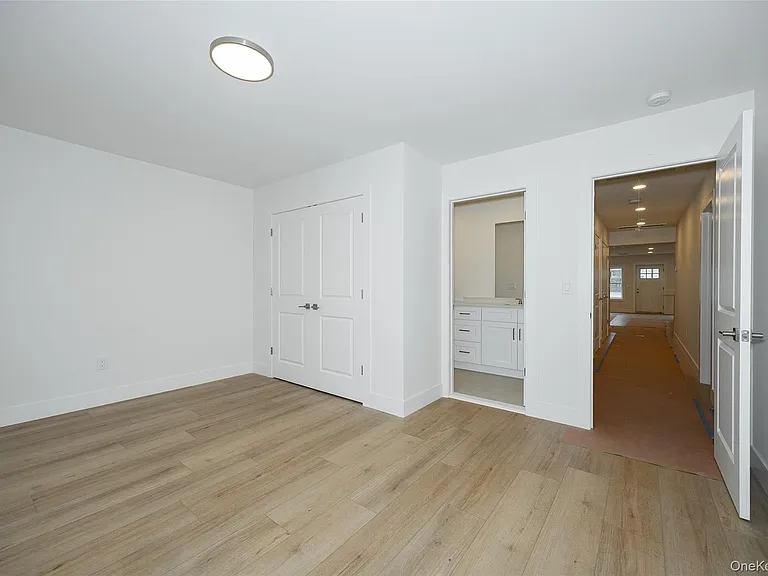 1 Dean Pl — Photo 13