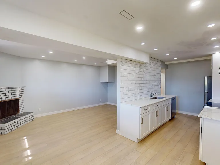 2 Sabrina Rd SW — Photo 3