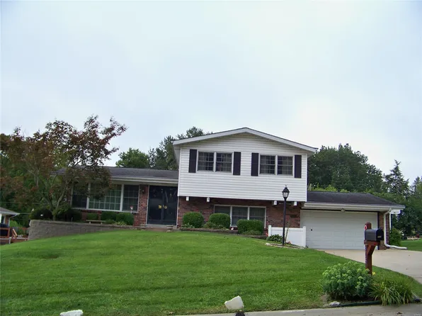 4608 Gatesbury Dr, Saint Louis, MO 63128