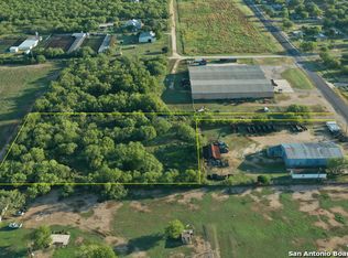 1040 Fm 3176, Devine, TX 78016