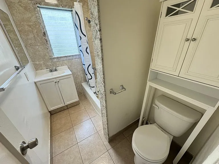 835 Bay St #1 — Photo 32